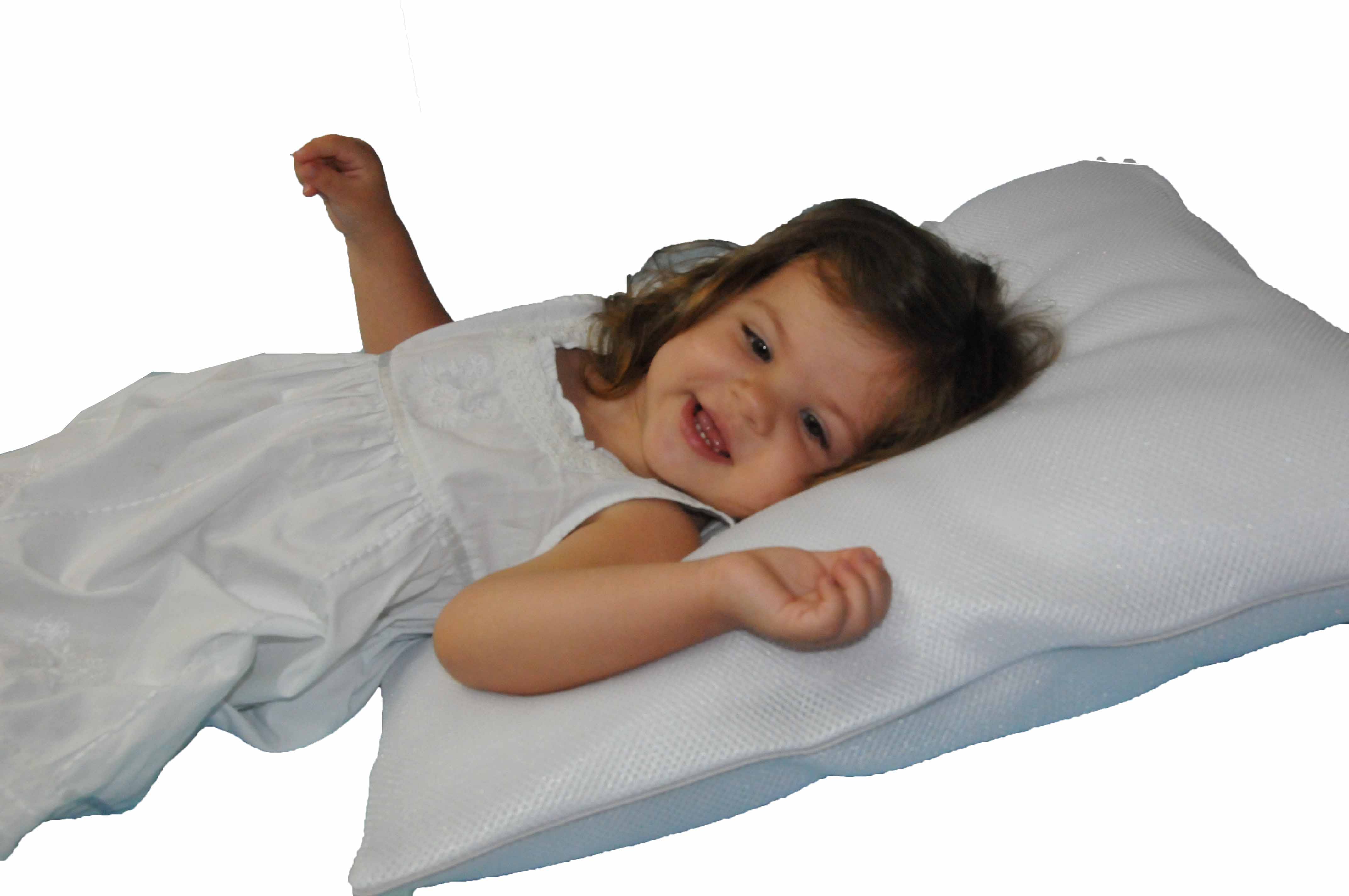 2013206070 KUSSEN KIDS PILLOW 60/70 SORAYA Hé Mama ik kan dwars door mijn kussen ademen ! 

Kinderkussen gevuld met synthetische bolletjes voor de juiste ondersteuning. De buitentijk is dooradembaar waterdicht 3D mesh om ongelukjes op te vangen. De binnentijk is 100% katoen. De rits maakt het makkelijk om de juiste dikte aan te passen voor een anatomisch verantwoorde slaaphouding volgens de leeftijd van het kind. 

Anti allergisch
Wasbaar op 60  Kids pillow