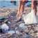 20213026060 Kussen Save the Ocean 60 x 60 Help plastic in de oceaan te stoppen en ethische recyclingsystemen te bouwen die levens en het milieu over de hele wereld veranderen, door op het “Save the ocean” kussen, met  100 % katoensatijnen hoes, te slapen.
Het hoofdkussen gevuld met een heerlijk zachte vezel is gerecycleerd uit plastic en petflessen. U slaapt super comfortabel én tijdens uw slaap helpt u mee aan een beter leefmilieu.
 s