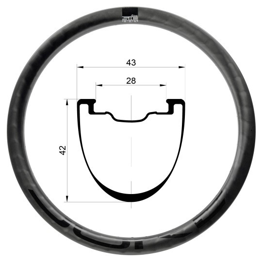 DUSI-AERAW-42 Duke SIERRA Aera W 42mm 24h !DOCTYPE HTML PUBLIC "-//W3C//DTD HTML 4.0 Transitional//EN"
htmlhead
meta content="text/html; charset=unicode" http-equiv="Content-Type" /
/head
bodyDUKE RIM SIERRA ÆRA W 42br /420 g allround aerodynamiek voor brede banden. 
De Sierra Æra W42 is onze Elite carbon Æra Wide-gravelvelg, ontworpen om de 
overgang tussen band en velg bij snelle gravelopstellingen te 
optimaliseren.br /br /Met een buitenbreedte van 43 mm sluit hij naadloos aan op 
de zijwanden van moderne gravelbanden om de aerodynamische efficiëntie te 
verbeteren, zonder onnodige blootstelling aan de wind. Dit is met name relevant 
aan de voorkant, maar de velg kan ook worden gebruikt in een bijpassende 
W42/W42-opstelling voor een stabiele en gebruiksvriendelijke aerodynamische 
configuratie.br /br /Belangrijkste processen en 
technologieën:br /br /Binnenbreedte van 28 mm, geoptimaliseerd voor moderne 
gravelbanden*br /Æra CFD-profiel: kenmerkend reliëf dat de luchtweerstand met 
tot wel 10% vermindert ten opzichte van een gladde velg, zonder verlies van 
stabiliteit bij zijwindbr /Breed profiel: buitenbreedte van 43 mm om de overgang 
tussen band en velg te optimaliserenbr /SLR5: geavanceerde opbouw van Toray 
T1100-koolstofvezels en hars van ruimtevaartkwaliteitbr /SpokeCore: gegoten 
spaakgaten (24h) voor een homogenere structuurbr /VFP: afwerking zonder blanke 
lak, duurzamer en milieuvriendelijkerbr /DRC: trillingsdemping voor meer comfort 
en precisiebr /AntiPinch: anti-pinch velgranden om bandenscheuren bij schokken 
te helpen voorkomenbr /Hooked / Tubeless Ready: optimale veiligheid en 
compatibiliteit met moderne bandenbr /Resultaat:br /br /Een snelle, stabiele en 
volledig bruikbare aero-gravelvelg, ontworpen om de efficiëntie met brede banden 
te verbeteren, zowel als aparte voorvelg als in een bijpassende 
W42/W42-set.br /br /* Optimale aero-bandbreedte: 40 mm <> 45 mm. 
Compatibele breedte: 40 mm <> 2,4"./body/html DUKE RIM SIERRA ÆRA W 42