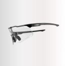 GIBR43 Gist Glasses ECLIPSE Nero Photochromic <!DOCTYPE HTML PUBLIC "-//W3C//DTD HTML 4.0 Transitional//EN">
<html><head>
<meta content="text/html; charset=unicode" http-equiv="Content-Type" />
</head>
<body>De ECLIPSE met fotochromatische glazen is ontworpen om zich aan alle 
lichtomstandigheden aan te passen en biedt optimaal zicht tijdens je hele 
tocht.<br /><br />De glazen reageren op de intensiteit van de UV-straling door 
automatisch van tint te veranderen: lichter bij weinig licht, donkerder wanneer 
de straling toeneemt. Dit zorgt voor een consistent zicht en vermindert 
vermoeidheid van de ogen, zelfs op routes met voortdurend wisselende 
lichtomstandigheden.<br /><br />De High Contrast-technologie verbetert de waarneming 
van details en de scherpte van het terrein, waardoor het zicht in elke situatie 
nauwkeuriger en responsiever is.<br /><br />Volledige UV400-bescherming garandeert 
totale bescherming tegen UVA- en UVB-straling, terwijl de lichtgewicht 
constructie met flexibele pootjes en verstelbare neuspads zorgt voor een 
stabiele en persoonlijke pasvorm.<br /><br />Een technische bril ontworpen voor wie 
zonder compromissen rijdt, waarbij aanpassingsvermogen, zicht en comfort het 
verschil maken.<br /><br /></body></html>  ECLIPSE Nero Photochromic