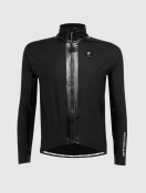 PPELLEJKTHVYH2O Pissei Primapelle Heavy Nordik jacket <!DOCTYPE HTML PUBLIC "-//W3C//DTD HTML 4.0 Transitional//EN">
<html><head>
<meta content="text/html; charset=unicode" http-equiv="Content-Type" />
</head>
<body>
<p>Primapelle: comfort en stijl.</p>
<p><br /></p>
<p>Het Primapelle-shirt belichaamt het streven naar perfectie in ons concept van 
totaal comfort, waarin onze afdeling Onderzoek en Ontwikkeling al haar energie 
en middelen heeft gestoken.</p>
<p>De exclusieve constructie bestaat uit één stuk stof met slechts één naad 
onder de oksel, zonder gebruik te maken van de traditionele schoudernaad, 
waardoor het aantal naden tot een absoluut minimum wordt beperkt.</p>
<p>Dit, in combinatie met de reeds uitgebreid geteste Bi-Directional Soft 
Touch-stof, garandeert extreem comfort op de huid.</p>
<p><br /></p>
<p>Het shirt vertegenwoordigt het summum van innovatie op het gebied van 
lichtheid, comfort en aerodynamica. Ontworpen om het gevoel te geven dat je het 
niet draagt, is het gemaakt van geavanceerde materialen en een constructie 
zonder overbodige naden, wat een uitzonderlijke pasvorm en superieure prestaties 
onder alle omstandigheden garandeert.</p>
<p><br /></p>
<p>TECHNISCHE KENMERKEN</p>
<p><br /></p>
<p>ULTRALICHTE EN GOED VALLENDE STOF</p>
<p>De Primapelle-jersey is gemaakt van stretchmicrovezel met hoge dichtheid en 
biedt tweeweg-elasticiteit die zich perfect aanpast aan de lichaamsbouw, zonder 
te knellen.</p>
<p><br /></p>
<p>De stof van polyamide en elastaan vermindert de luchtweerstand, bevordert 
maximale luchtdoorlatendheid en maakt het ideaal voor hoge snelheden</p>
<p><br /></p>
<p>STRUCTUUR: GEEN WRIJVING, MAXIMAAL COMFORT</p>
<p>Constructie zonder overbodige naden, wat het risico op schuren en irritatie 
vermindert en zorgt voor een comfortabele pasvorm, zelfs over lange 
afstanden.</p>
<p><br /></p>
<p>De ergonomische snit volgt de natuurlijke contouren van het lichaam en zorgt 
voor een nauwsluitende, hoogwaardige pasvorm.</p>
<p><br /></p>
<p>UITSTEKEND ADEMEND VERMOGEN EN Zweetbeheersing</p>
<p>Dankzij de microgeperforeerde structuur en de vochtregulerende technologie 
droogt de stof razendsnel en houdt hij de huid droog, zelfs onder de warmste en 
vochtigste omstandigheden.</p>
<p><br /></p>
<p>Perfect voor gebruik in de zomer en op de meest veeleisende dagen, en 
garandeert een optimale warmteregulatie.</p>
<p><br /></p>
<p>GEOPTIMALISEERDE AERODYNAMICA VOOR MAXIMALE PRESTATIES</p>
<p>Het ontwerp met graduele compressie vermindert turbulentie en verbetert de 
aerodynamische penetratie.</p>
<p><br /></p>
<p>Race Fit: ontworpen om zich perfect aan het lichaam aan te passen zonder 
plooien, voor maximale efficiëntie.</p>
<p><br /></p>
<p>HIGH-TECH FUNCTIONELE DETAILS</p>
<p>Rits met automatische vergrendeling voor nauwkeurige afstelling en superieure 
duurzaamheid.</p>
<p><br /></p>
<p>Drie ergonomische achterzakken, ontworpen om maximale ruimte te bieden zonder 
afbreuk te doen aan de pasvorm.</p>
<p><br /></p>
<p>Pixel-technologie met nieuw ontwerp op de achterzak</p>
<p><br /></p>
<p>SAMENSTELLING: 73% POLYAMIDE 27% ELASTAAN</p></body></html> PPELLEJKTHVYH20