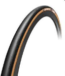 TU064 Tufo Endurance 7 Tubeless ready 28mm black beige Nieuw TR-model met innovatieve constructie tilt de fietservaring naar een nieuw niveau.
Geschikt voor Hookless.
Maximale hechting en stabiliteit, voor compromisloze prestaties.

TUFO Endurance 7TR levert topprestaties dankzij een innovatieve combinatie van NANOSILICA en CARBON BLACK. Deze speciale rubbersamenstelling biedt ongelooflijke grip en zorgt voor een uitstekende stabiliteit, zelfs bij een lage druk. Met een perfecte mix van rolweerstand en comfort zijn de banden ideaal voor racers en mensen die op zoek zijn naar een comfortabele en toch snelle rit.

Vertaald met DeepL.com (gratis versie) TU064