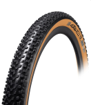 TU068 Tufo XC11 TR SG 29 x 2.35  black beige Tubeless ready MTB-band voor alle doeleinden, bedoeld voor XC en marathons.
Geschikt voor Hookless.

Introductie van een nieuwe generatie mountainbikebanden die de grenzen van prestaties en betrouwbaarheid verleggen. Professionele racers hebben bijgedragen aan de ontwikkeling van deze band en waardevolle ervaring van het zwaarste terrein ingebracht. Het resultaat is een product dat voldoet aan de eisen van zelfs de meest veeleisende rijders. Ontdek de XC11 TRsg, die de nieuwste technologieën combineert voor maximale mountainbikeprestaties. Dankzij het profielontwerp biedt hij de ideale prestaties voor veeleisende en alledaagse fietsers.

 

Belangrijkste kenmerken:
Geoptimaliseerd profielontwerp: De XC11 TRsg is ontworpen om de rolweerstand te minimaliseren voor soepele en efficiënte ritten. Zelfreinigende groeven zorgen voor consistente grip, zelfs in uitdagende omstandigheden.
Veelzijdige toepassing: Geschikt voor zowel voor- als achterwielen, voor uitgebalanceerde prestaties over de hele linie.
Aanpasbaar aan verschillende ondergronden: Blinkt uit op lichte trails, grind en asfalt, waardoor het een perfecte allrounder is voor diverse terreinen.
Lichtgewicht constructie: Vermindert het totale gewicht en verbetert de snelheid en rijeigenschappen voor een superieure rijervaring.

29×2.35"	
gewicht  650 g	
2-3.5 bar (30-50 p.s.i.)	
TPI 210 / 375	 TU068