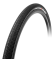 TU012 Tufo Gravel Speedero tubeless 622x40 (700x40c)  black black Gemaakt voor snelheid. Het maakt niet uit of je rijdt op asfalt, kasseien, bospaden, zand, gras of grind.
De Speedero biedt altijd compromisloze acceleratie en rijgemak met veel grip en veiligheid in bochten. Het brede loopvlak en de duurzame flexibele Jubena-laag die de zijwanden bedekt, beschermen de band tegen schade door stenen. Een lekvrije laag onder het loopvlak minimaliseert het risico op lekrijden en draagt ??bij aan de algehele betrouwbaarheid van de band. De constructie met hoge TPI-karkas, samen met de zachte rubbersamenstelling, maakt elk oppervlak glad en voorkomt dat de band op oneffen oppervlakken stuitert. De Speedero is ook gemaakt om lang mee te gaan en garandeert een hoog kilometrage. TU012