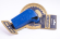 VISQ39 Squirt eZ Luber blue !DOCTYPE HTML PUBLIC "-//W3C//DTD HTML 4.0 Transitional//EN"
htmlhead
meta content="text/html; charset=unicode" http-equiv="Content-Type" /
/head
body
pElke fietser zou moeten weten dat je voor het smeren van een fietsketting de 
cranks achteruit moet draaien om de hele ketting goed te kunnen smeren./p
pbr //p
pDe mechanica van een e-bike-motor en versnellingsbak vereist echter dat de 
crankarm met behulp van een fietsgereedschap op zijn plaats wordt vergrendeld om 
achteruit te kunnen trappen. Een andere manier om de ketting in beweging te 
krijgen, is door het achterwiel van de e-bike van de grond te tillen en vooruit 
te trappen. E-bikes zijn vaak vrij zwaar, wat dit een lastige klus maakt./p
pbr //p
pHOE WERKT HET?/p
pbr //p
pMet de Squirt eZ Luber smeert u de ketting van uw e-bike moeiteloos. Bevestig 
hem gewoon over de crankarm, zet de draaihaken vast aan het kettingblad en je 
kunt nu je cranks achteruit draaien terwijl het achterwiel op de grond staat. 
Het duurt maar een minuutje en is heel makkelijk. /p
pbr //p
pGebruik Squirt E-bike Chain Wax met hogedrukadditieven om ervoor te zorgen 
dat de ketting van je e-bike langer soepel en stil blijft lopen./pbr /
pi/i /p/body/html visq39
